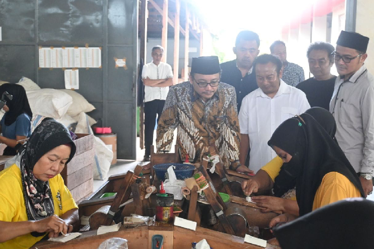 Hasanuddin-Wahid-b.jpg