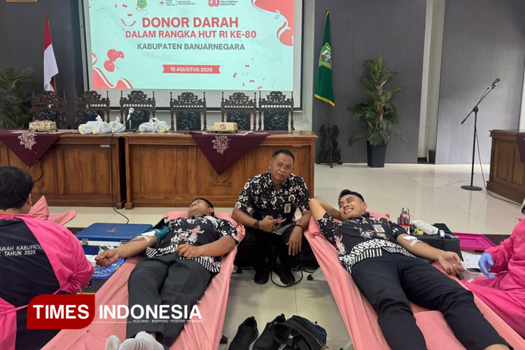Aksi donor darah jajaran Setda Banjarnegara. (FOTO: Humas PMI Banjarnegara for TIMES Indonesia)