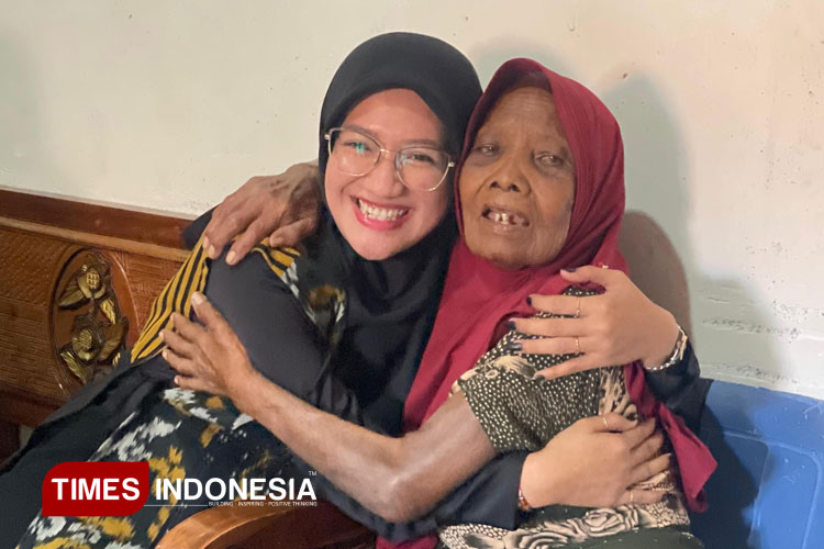 Saat Ketua TP PKK menemui dan mengunjungi kediaman Nortaji. (Foto: Abdul Jalil/TIMES Indonesia)