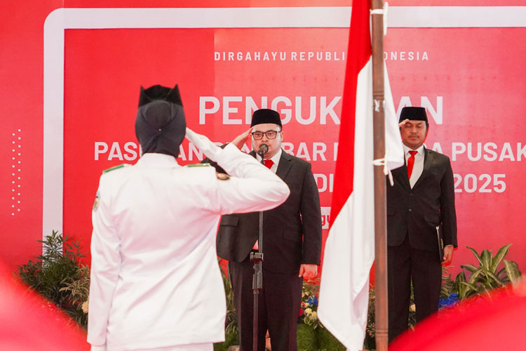 Bupati Kediri Kukuhkan Paskibraka dan Berharap Jalankan Tugas Pengibar Sang Saka Dengan Lancar