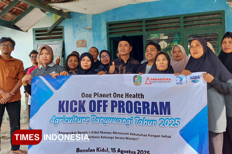 Foto bersama saat Kick Off Program Agriculture tahun 2025 di Dusun Suko, Desa Banelan Kidul, Kecamatan Singojuruh. (Foto: Anggara Cahya/TIMES Indonesia)