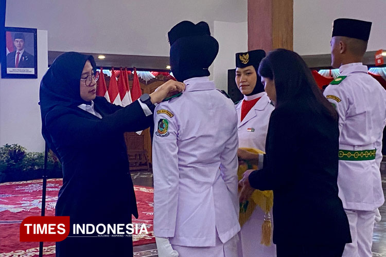 Bupati Banyuwangi Kukuhkan 75 Anggota Paskibraka 2025, Ini Pesannya!