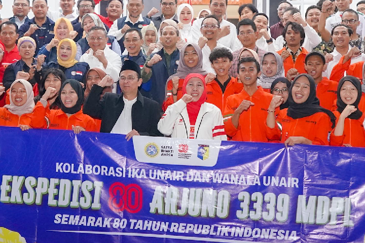 Gubernur-Khofifah-b.jpg