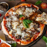 Spesial Kemerdekaan, Swiss-Belinn Airport Surabaya Hadirkan Pizza Merah Putih Rendang