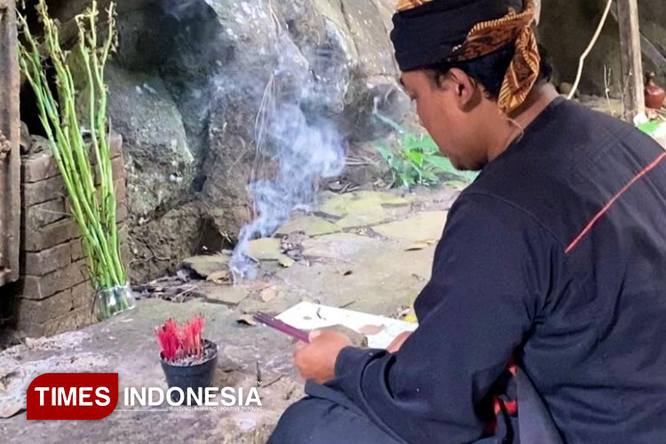 Meneliti Kearifan Lokal, Menemukan Filsafat Kehidupan Masyarakat di Lereng Gunung Kawi