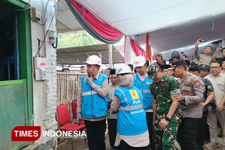 Kado Dirgahayu RI ke-80 untuk Warga Bandialet, Bupati Jember Resmikan Listrik
