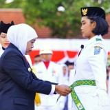 Gubernur Jatim Khofifah Kukuhkan 76 Anggota Paskibraka Jatim
