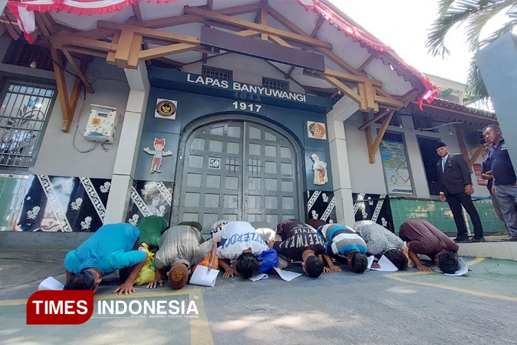 Terima Kado Spesial HUT Ke-80 RI, 13 Warga Binaan Lapas Banyuwangi Hirup Udara Bebas