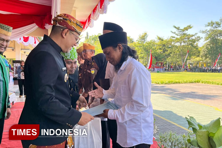 Tiga Eks Napi Teroris Ikuti Upacara HUT RI, Dapat Penghargaan dari Bupati Probolinggo