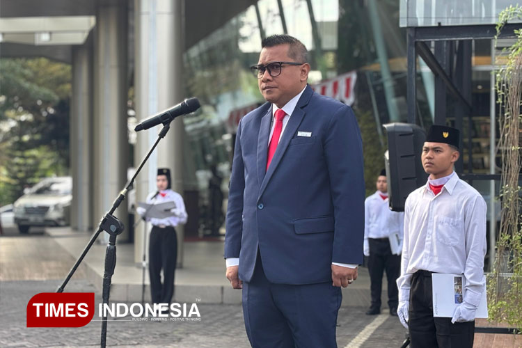GM Aston Banyuwangi Hotel & Conference Center, Catur Rahmadi saat upacara Kemerdekaan RI. (FOTO: Anggara Cahya/TIMES Indonesia)