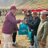 Pilih Beda, Hotel THE 1O1 Malang OJ Gelar Upacara Hari Kemerdekaan di Gunung Bromo