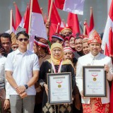 Ribuan Warga Khidmat Ikuti Upacara HUT ke-80 RI di Grahadi Bersama Gubernur Khofifah