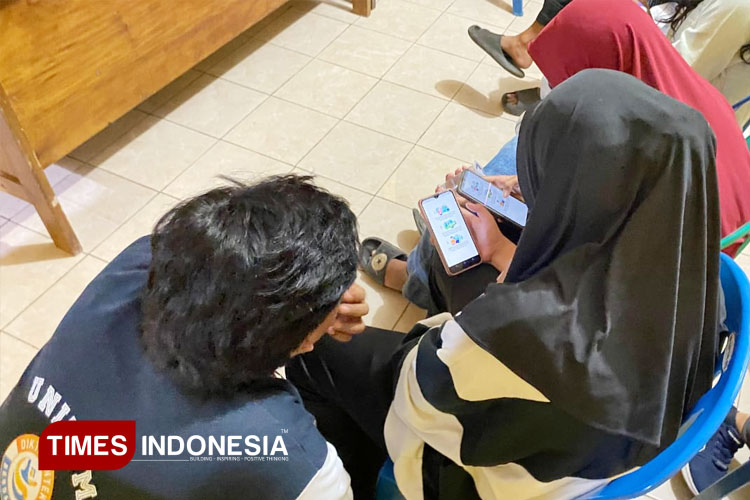Gencarkan Peduli Bencana, KKN Unitomo di Desa Widoro Sosialisasikan InaRisk
