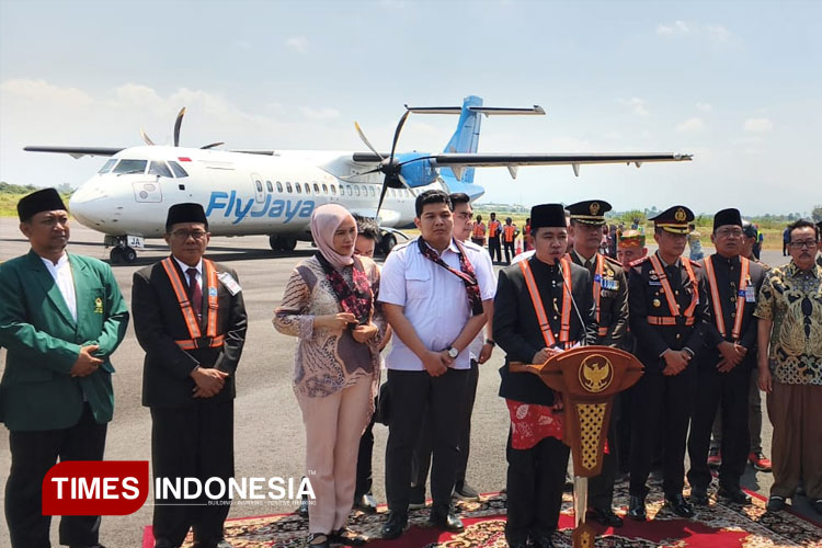 Kado Spesial HUT ke-80 RI, Bupati Jember Cetak Sejerah Lewat Penerbangan Jember-Jakarta