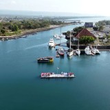 Pengibaran Bendera di Tengah Laut Banyuwangi, Kenang Pertempuran Selat Bali