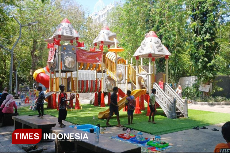 Taman Bungkul Surabaya dan Angin Segar bagi Warga Tengah Kota