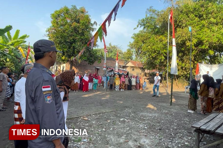 Warga Desa di Jombang Gelar Upacara ala Tempo Dulu di Kebun Bambu dengan Pakaian Adat