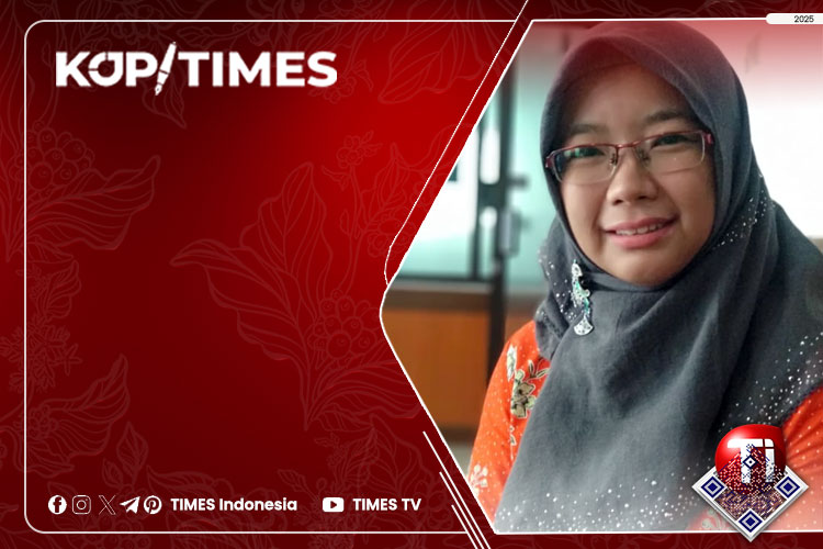 Sulis Styorini, S.Pd., M.Si., Pemerhati masalah sosial, perempuan dan anak, Ketua KPU Kab. Pacitan Periode 2019-2024 dan Pengurus Forhati Wilayah Jawa Timur.