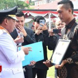 Apresiasi Pedagang Cimin, Bupati Majalengka Beri Bantuan Modal di Momen HUT RI ke-80