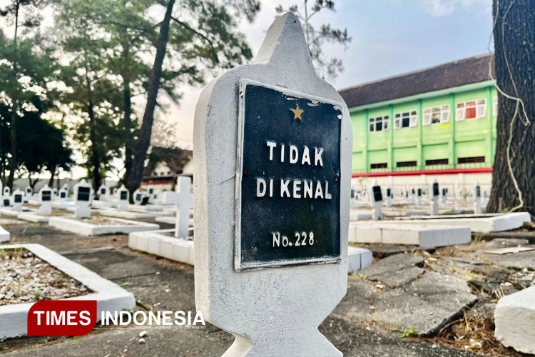 nisan-pahlawan-TIDAK-DIKENAL.jpg