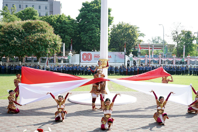 upacara-HUT-ke-80-RI-di-Balai-Kota-Kota-Yogyakarta-a.jpg