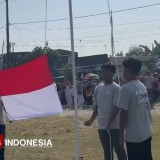 Warga Jombang Gelar Upacara HUT ke-80 RI di Tengah Sawah