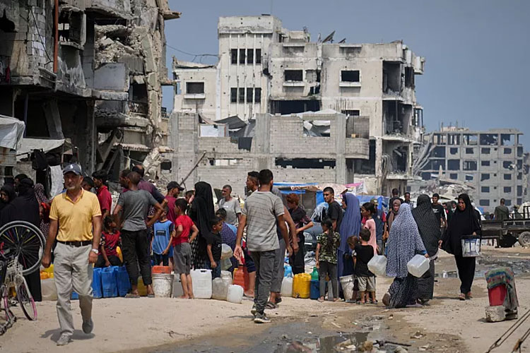 Israel bersiap mengusir jutaan warga Palestina dari kota Gaza menuju selatan, sementara rencana serangan militer barunya mencapai tahap akhir perencanaan.(FOTO: Euronews/AP)