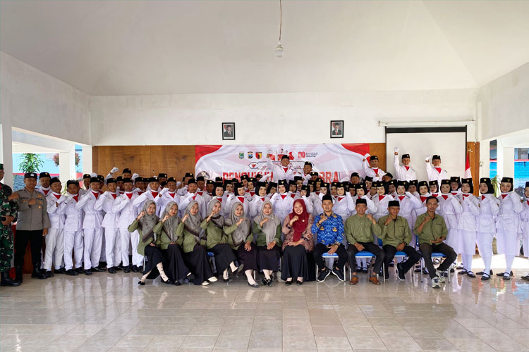 SMK Ar-Roudloh Gedangan Persembahkan 70 Siswa Pengibar Bendera di HUT RI ke-80