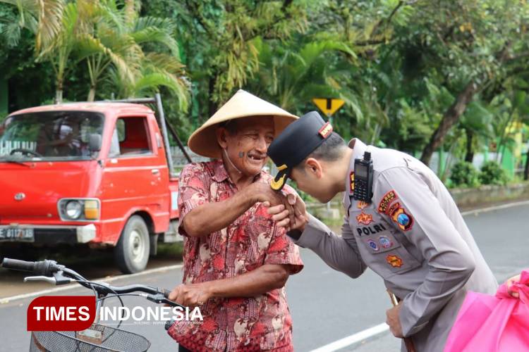 Menilik Filosofi Kepemimpinan Kapolres Pacitan: Layani Masyarakat dengan Hati Tanpa Embel-embel