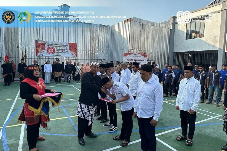 Sejumlah napi di Cianjur mendapatkan remisi kemerdekaan HUT ke-80 RI. (FOTO: Instagram @lapascianjur)