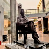 Patung Bung Karno dan Keyakinan yang Tersimpan di Sepatu Kirinya