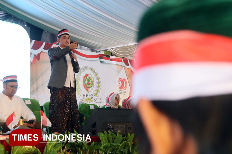 Bupati Mojokerto, Muhammad Al Barra dalam pengajian di Gedung DPRD Kabupaten Mojokerto. (Dok. TIMES Indonesia)