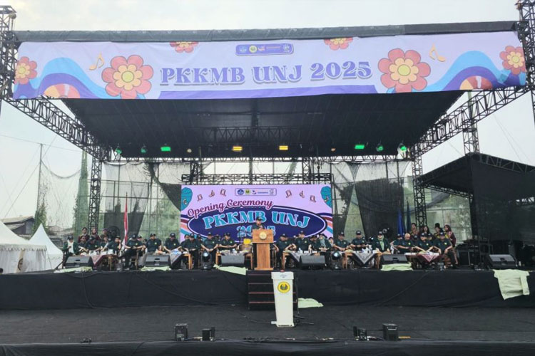 Angkat Tema “Edukasi untuk Bumi Lestari”, 8.992 Mahasiswa Baru Ikuti PKKMB UNJ 2025