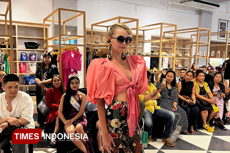 Road to Bali Fashion Parade 2025 dipamerkan di Press Conference di TS Suites Seminyak Bali. (Foto: Istimewa)