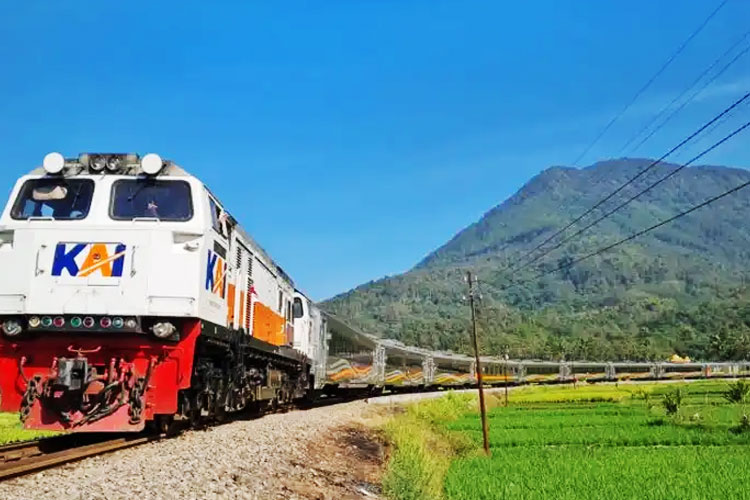 KAI Hadirkan Kereta Khusus Petani dan Pedagang, Dorong Distribusi Hasil Bumi