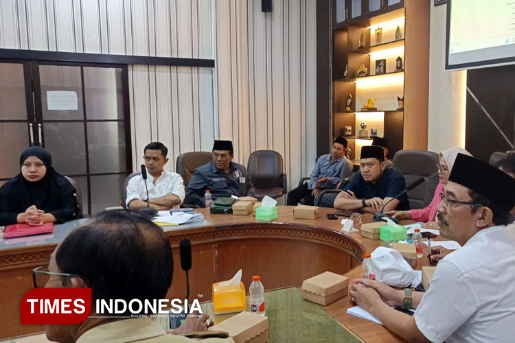 Audiensi untuk mediasi konflik pengembang perumahan dan pembeli yang merasa dirugikan, bersama Komisi I dan III DPRD Kabupaten Malang, Selasa (19/8/2025). (Foto: Amin/TIMES Indonesia)
