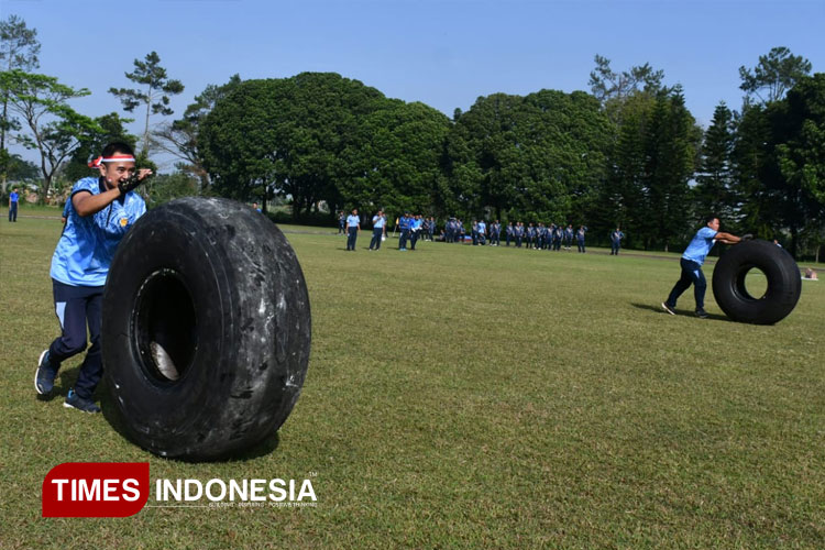 HUT RI ke-80, Lanud Abdul Rachman Saleh Gelar Lomba Unik dengan Ban Pesawat