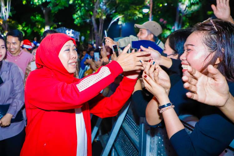 Pesta-Rakyat-di-Gedung-Negara-Grahadi-b.jpg