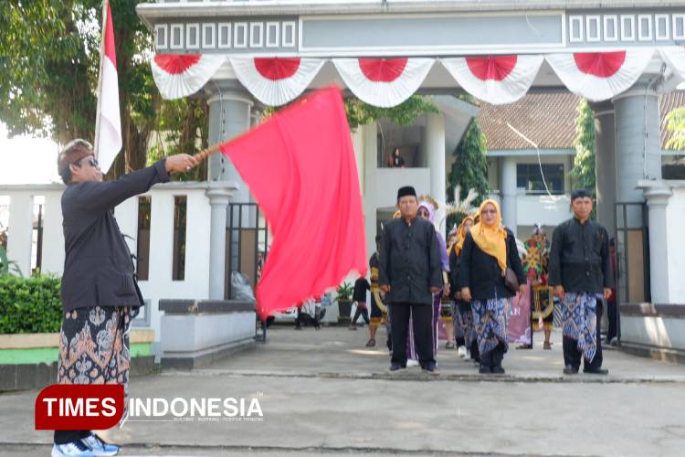 Megahnya Fun Walk Bhinneka Tunggal Ika Meriahkan HUT ke-61 SMAN 1 Pacitan