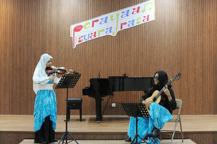 memainkan-nada-musik-klasik-2.jpg