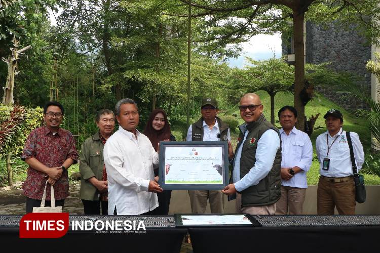 PT Smelting Dukung Riset Revitalisasi Genetik Sapi Bali dan Banteng Jawa