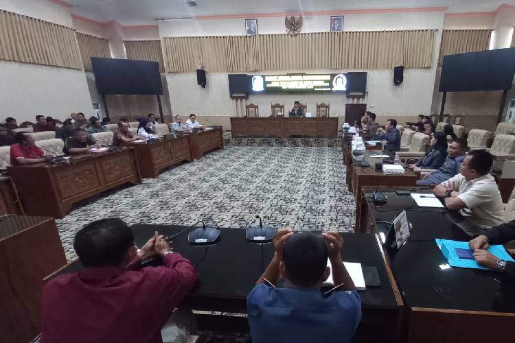 DPRD Banyuwangi gelar dengar pendapat Korban KMP Tunu Pratama Jaya. (Foto: Dok. TIMES Indonesia)