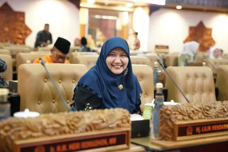 Ketua Fraksi PKS DPRD Jatim, Lilik Hendarwati memberikan tanggapan terkait kesenjangan antara pidato Presiden dan kegelisahan masyarakat bawah, mendesak adanya aksi nyata dan dialog yang lebih mendalam. (FOTO: dok pribadi)
