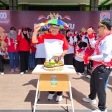 Guru dan Tenaga Tata Usaha SMKN 2 Pacitan Kompak Rayakan HUT RI ke-80 dengan Lomba