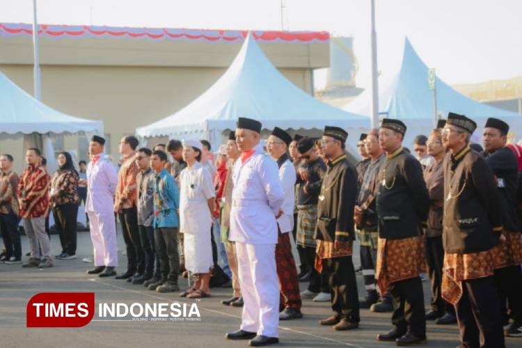 Tarian-kolosal-seusai-upacara-bendera-merah-putih-b.jpg
