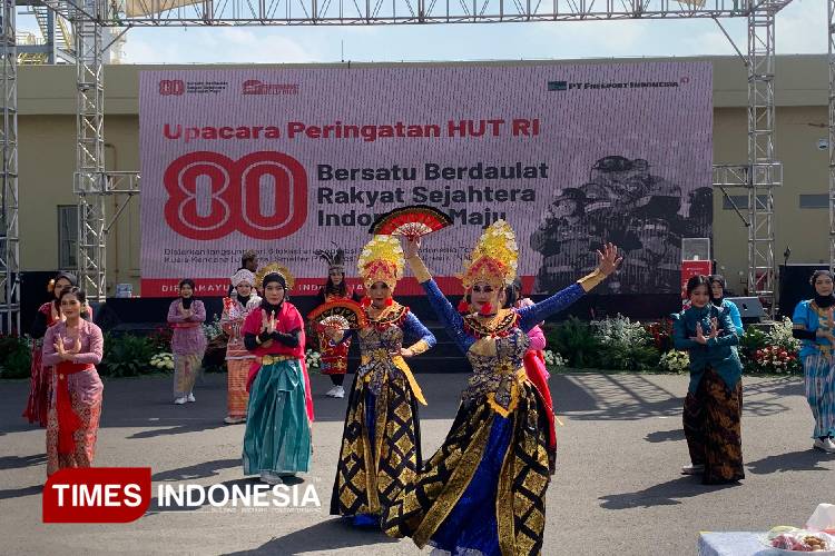 Tarian-kolosal-seusai-upacara-bendera-merah-putih-c.jpg