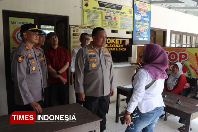 Kunker di Polsek Distrik Kota,  Kapolresta Cilacap: Jangan Sampai Masyarakat Dipersulit