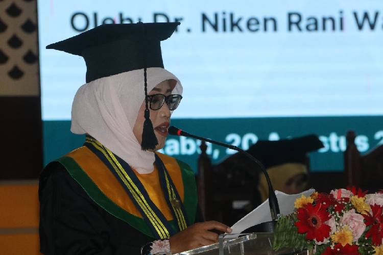 Orasi-ilmiah-pada-Sidang-Terbuka-Senat-Wisuda-Sarjana-Terapan-Polbangtan-Malang-b.jpg