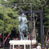 Kapolri Resmikan Patung Tokoh Sejarah Polisi Istimewa