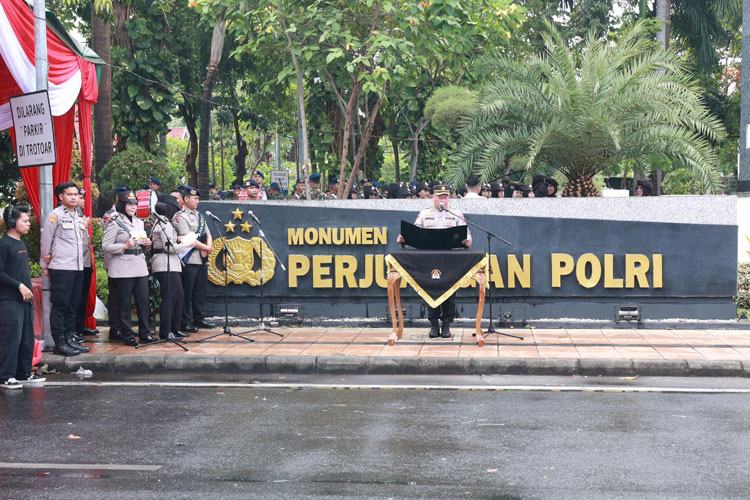 Kapolri Pimpin Upacara Hari Juang Polri 2025 di Surabaya